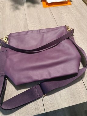 thirty-one Purple Leather Shoulder Bag with Gold Hardware 💟 💜 ✨ BRAND NEW ✨NWOT😊